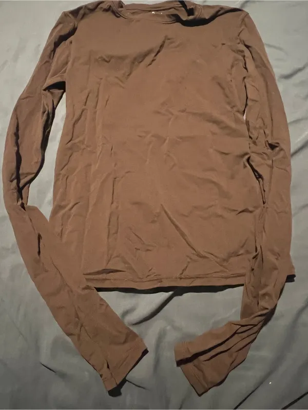 Skims fits everybody brown long sleeve top - Image 6