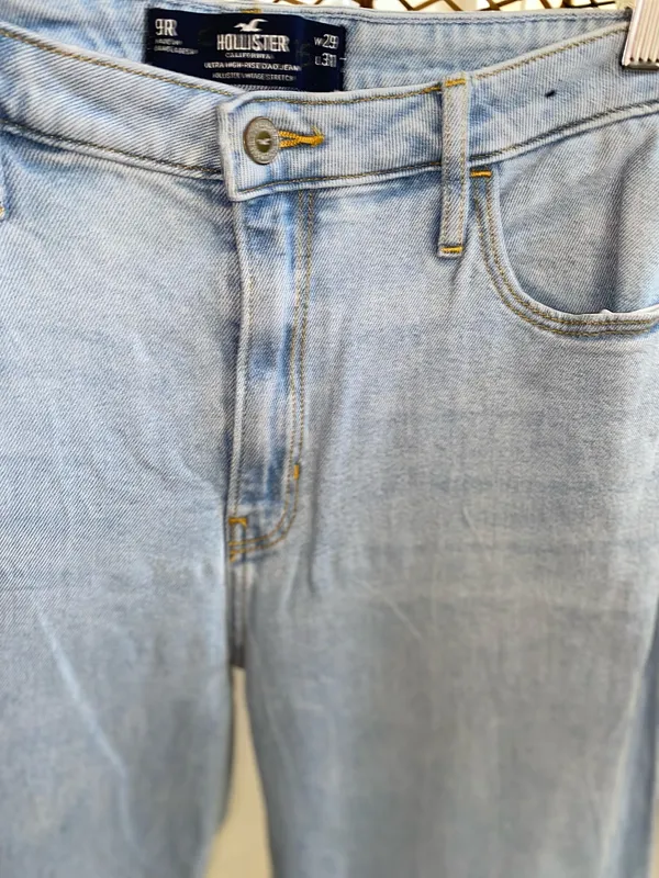 Hollister Light Wash Ultra High Rise Cuffed Dad Jeans Size 9R W29 - Image 8