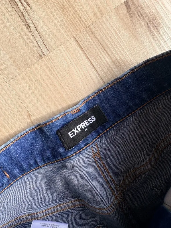 Express High-Rise Mom Jeans - Image 5