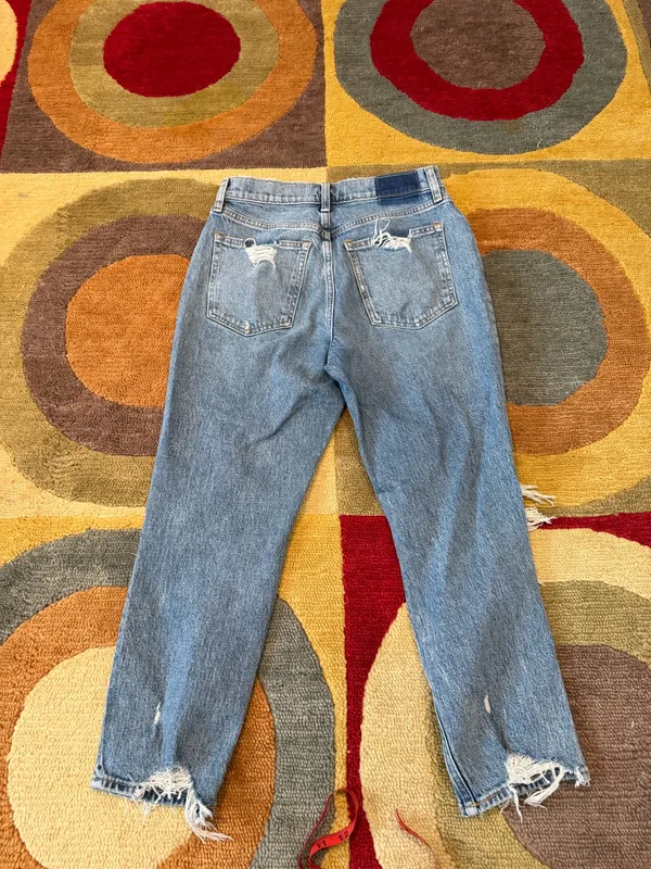 Abercrombie & Fitch High Rise Mom Jean Size 28 / 6 SHORT See pics got staining - Image 7