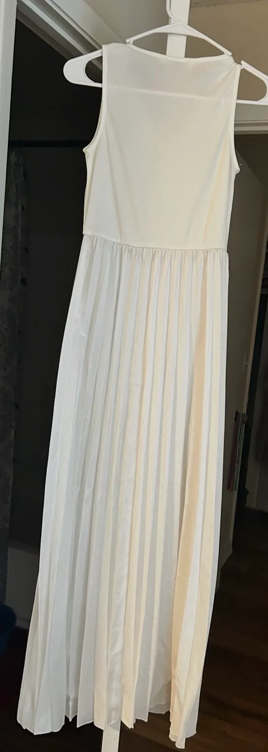 REDTAG Women’s White V-Neck Sleeveless Pleated Long Maxi Dress Size 8 - Image 2
