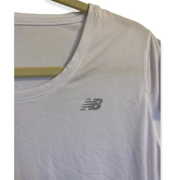 White Crew Neck Short Sleeve Active T-Shirt Size Medium - Image 2