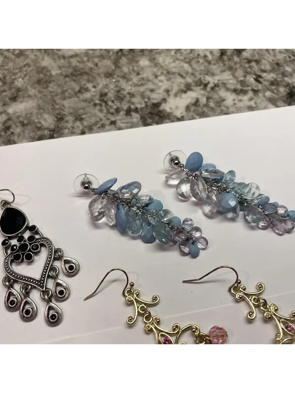 Lot Of 4 Beaded Pierced Earrings Dangle Mix Bead - Image 8