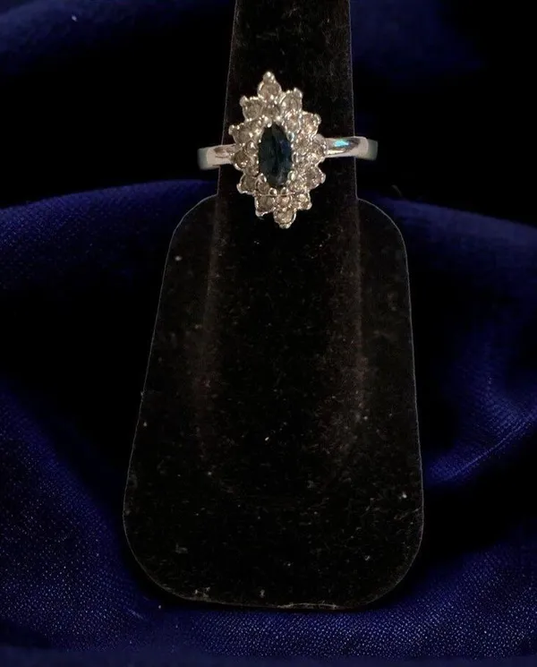 Vintage Silver Tone Blue Stone Ring. Size 5 - Image 2