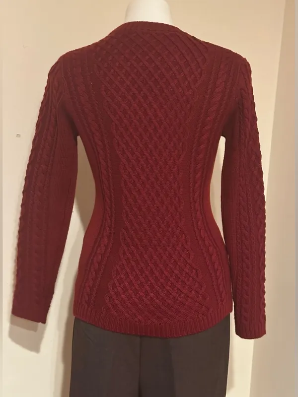 Dark Red Classic Cable Knit Crewneck Sweater. Thick Heavy Material Sz S - Image 3
