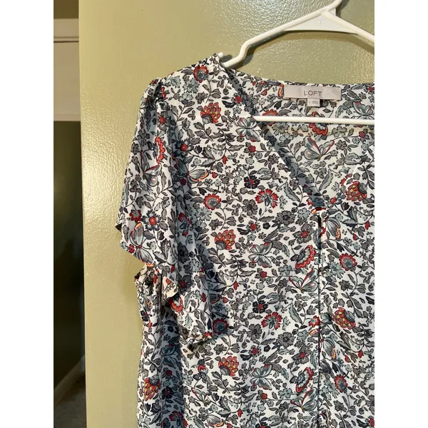 Loft Womens Size Large Blouse Short Flutter Sleeve Button Front Floral Butterfly - Image 6