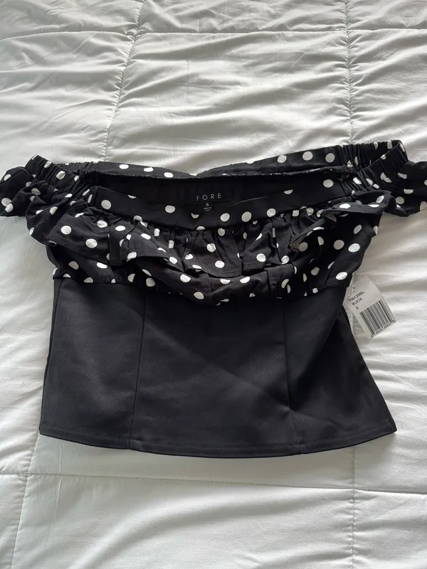 New Fore polkadot off the shoulder top size small with side zipper - Image 2
