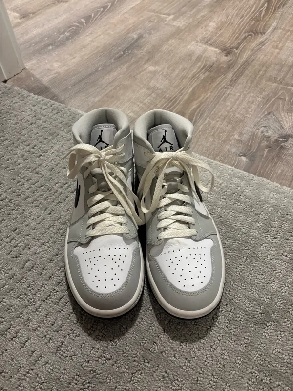 Nike Jordan Grey and white Air Jordan 1 Mid sneakers - Image 2