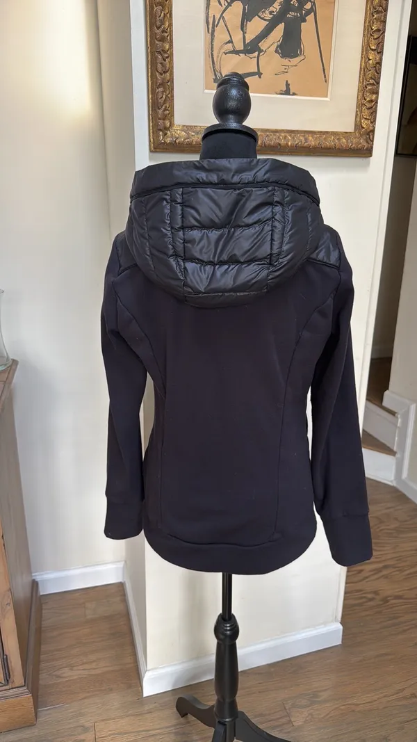 Athleta Women's Black Quilted Fleece Jacket Size Small - Image 2