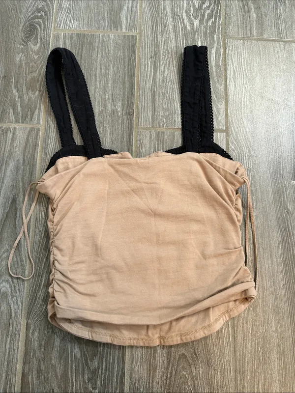 Free People cropped Nude/Taupe Camisole Tank w/Black lace trim Straps size small - Image 3