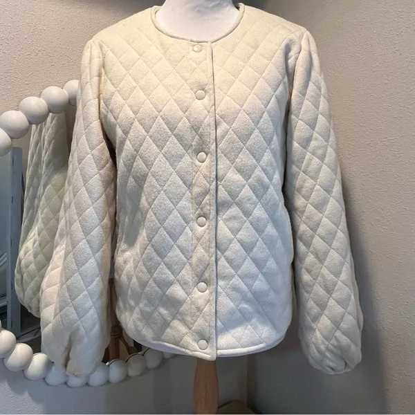 Quilted White cream Puffer Jacket Vero Moda large pockets lined - Image 2