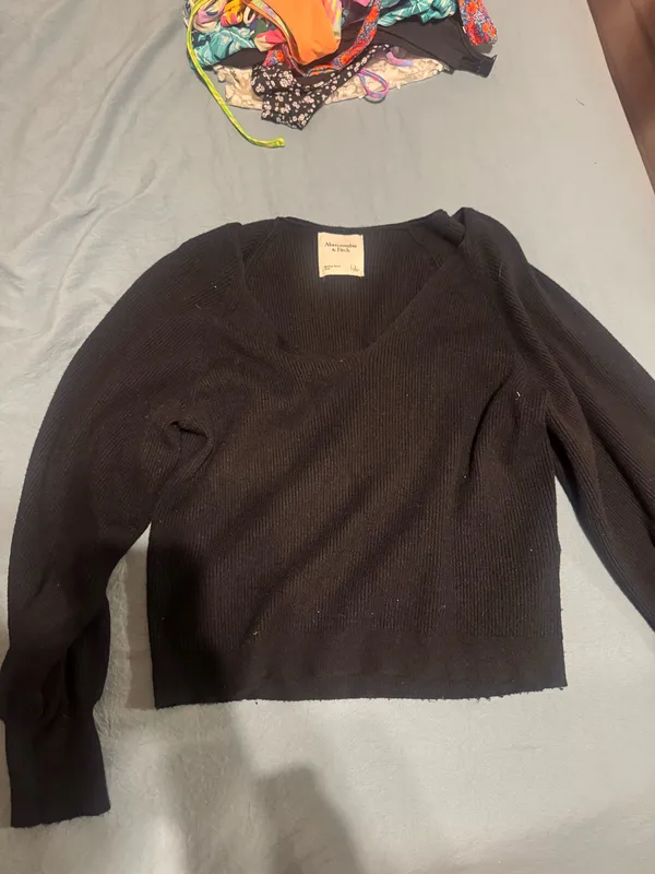 Abercrombie v neck - Image 2