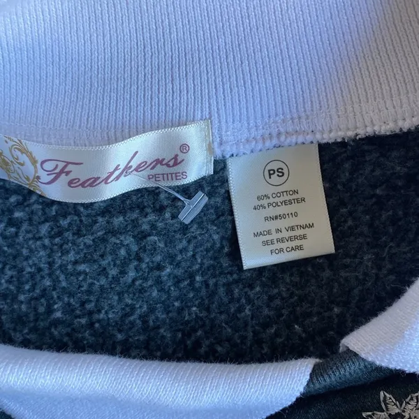 VINTAGE Holiday Sweatshirt Womens Sz Small Petite Grey Snowflakes Winter - Image 6