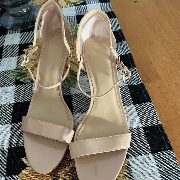 Michael Kors sandals tan patent leather - Image 9