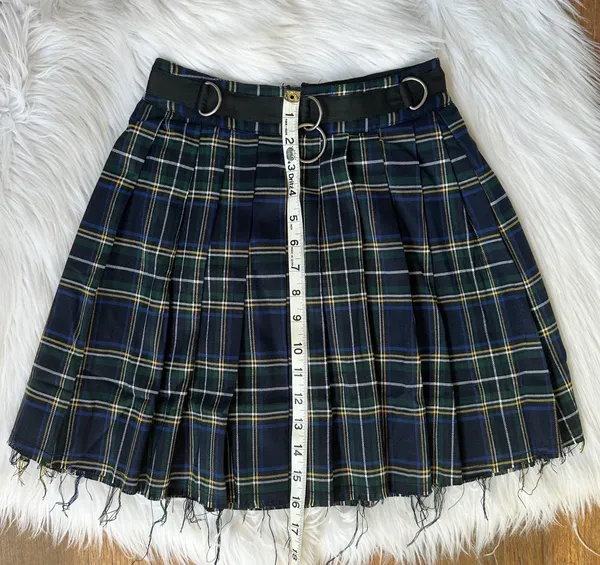 Pleated plaid skirt, brand new - Image 3