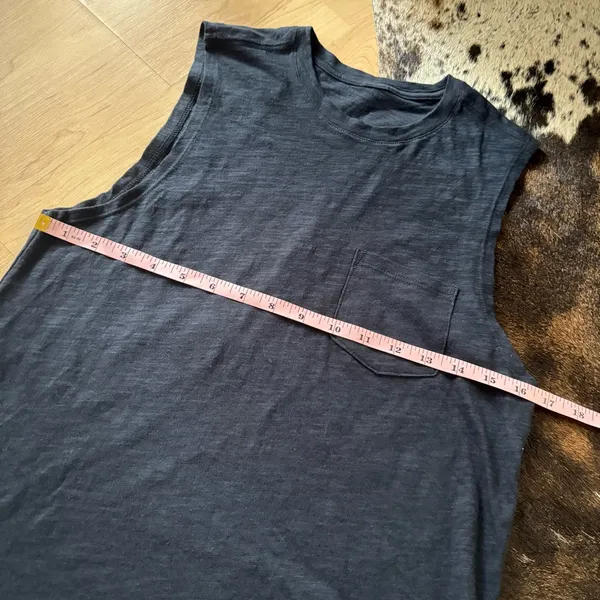 VUORI Sunrise Tank Top‎ In Grey Size Extra Small - Image 4