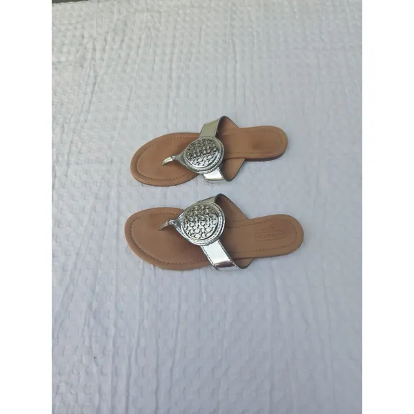 Coach Women’s Size 6B Silver Metallic Thong Sandals Logo Medallion Flip Flops - Image 8