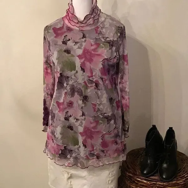 Size small long sleeve Purple pink and green flowered long sleeve top EUC - Image 2