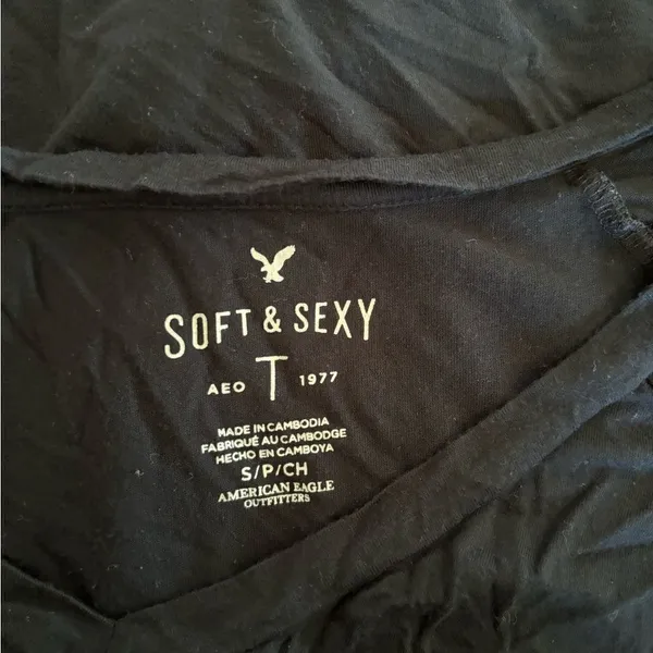 American Eagle Soft & Sexy V Neck Tee Size Small Black - Image 2
