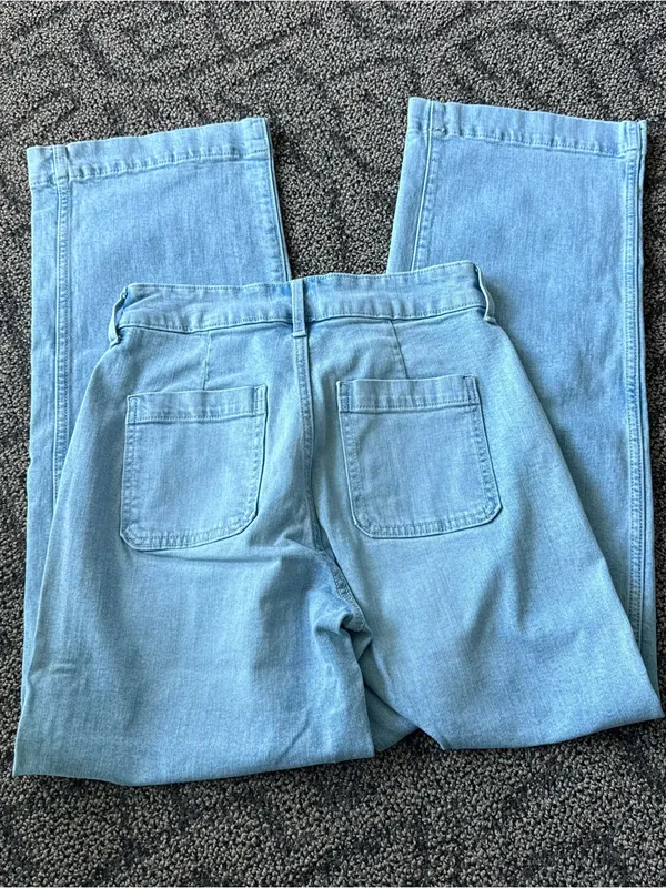 Old Navy Extra High-Rise Sky-Hi Wide Leg Light Wash Jeans - Image 6