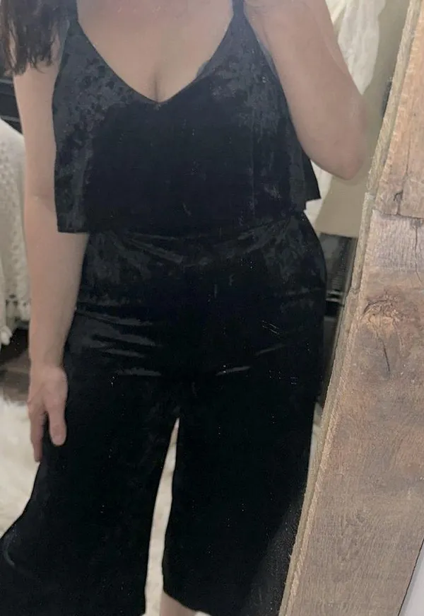Very J Chic Black velvet Jumpsuit size medium - Image 4