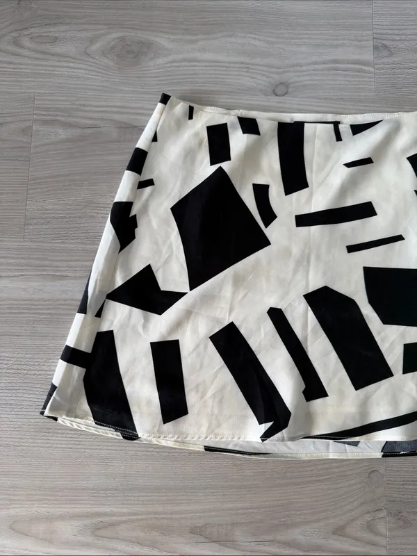 Cotton Candy LA Black & White Graphic Print Mini Skirt - Image 3