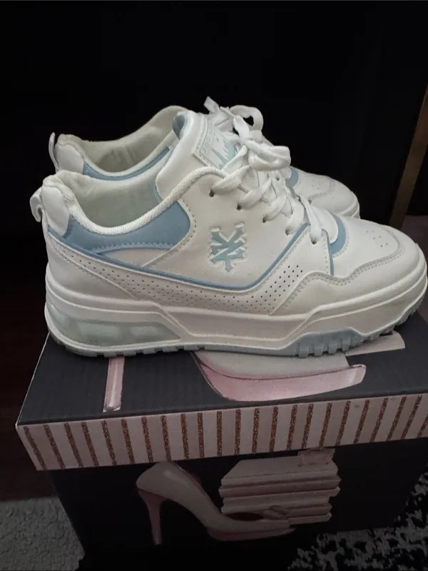 Zoo York White Women's Sneakers with Light Blue Accents - Image 2