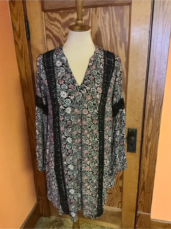 Knox Rose Floral Boho Tunic Dress Medium Black Bell Sleeve Crochet Trim Festival - Image 4
