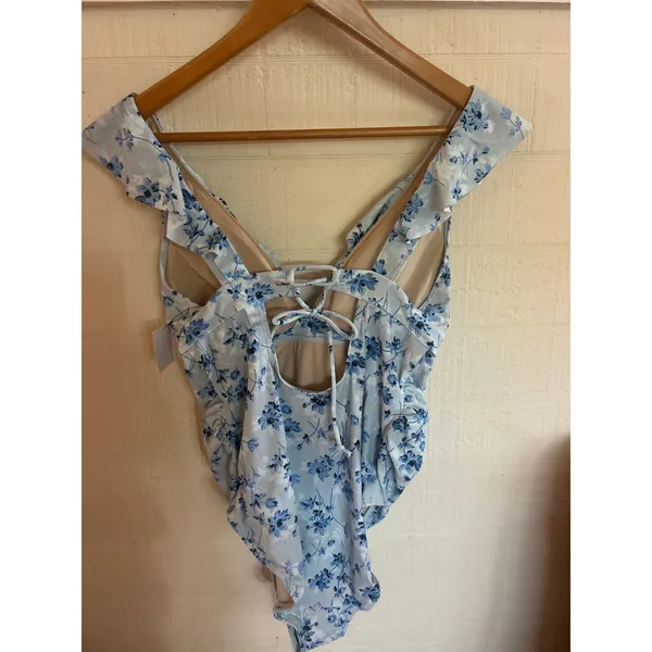 A PEA IN THE POD Blue Floral Ruffle One Piece Swimsuit NWT Size Small S V Neck - Image 4