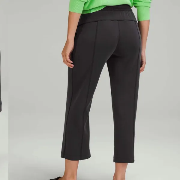 Lululemon Softstreme High-Rise Straight Leg Crop in Black - Image 7