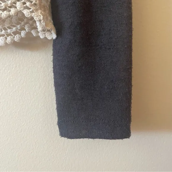 Rue 21 Gray Long Sleeve Top with Crochet Trim Medium - Image 5