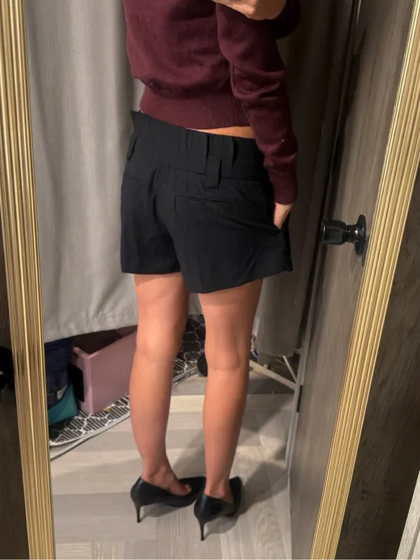 Alice + Olivia Pleated Dress Shorts in Black Size 4 - Image 4