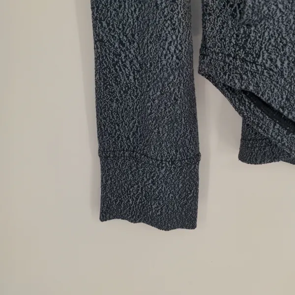 Lululemon Pick Up The Pace Long Sleeve‎ SIze 8 Luon Spray Jacquard Blue Black - Image 8
