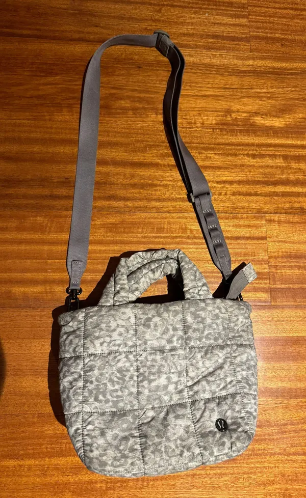 Lululemon Quilted Puff Bag 5L - Image 2