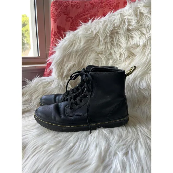 Dr. Martens Stylish Black Lace-Up Ankle Boots size 6 like new! - Image 2