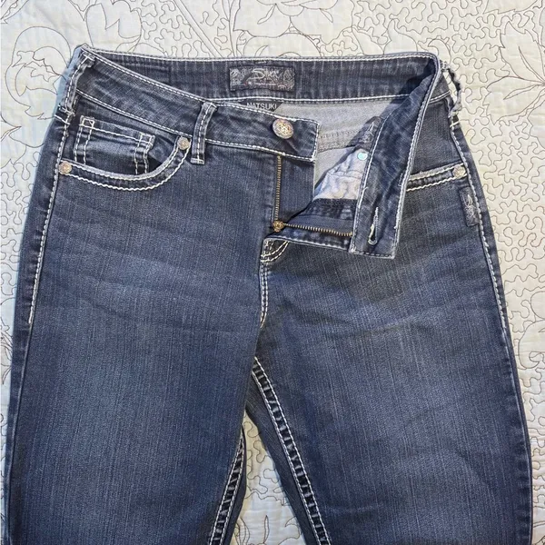 Silver Jeans NATSUKI Medium Wash Boot Cut Jeans. Size 28/33 - Image 4