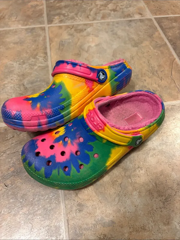 CROCS Womens 8 Tie-Dye Lined Clog in Pink Yellow Blue - Image 2