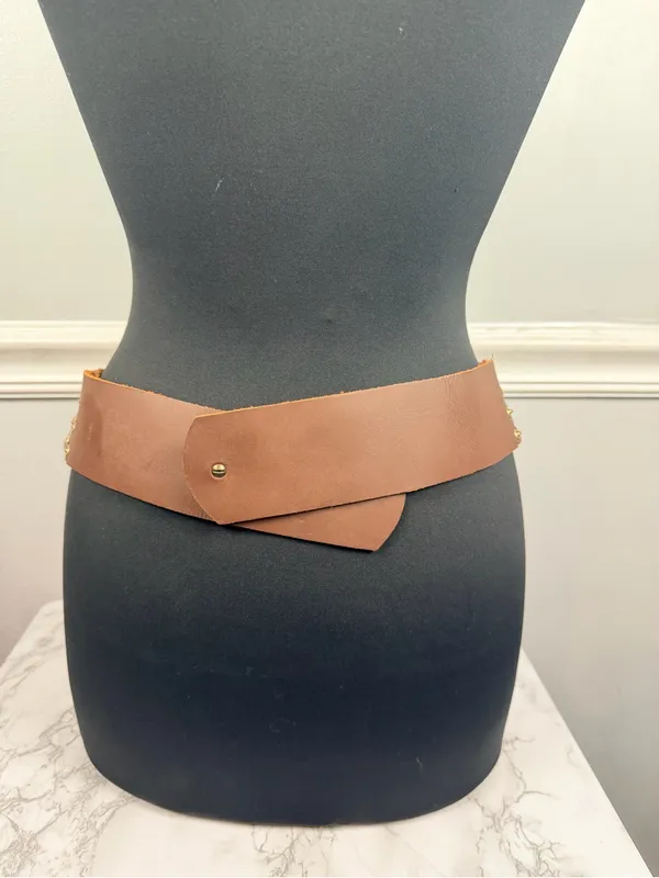 Vintage metal and leather brass shaped floral belt - Image 4