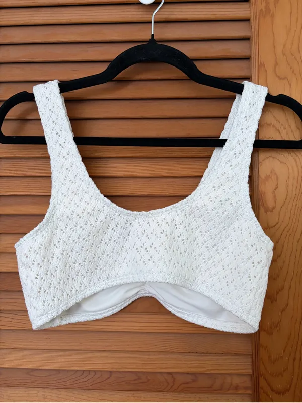 Hollister Crochet Bralette Bikini Top in cream size medium - Image 2