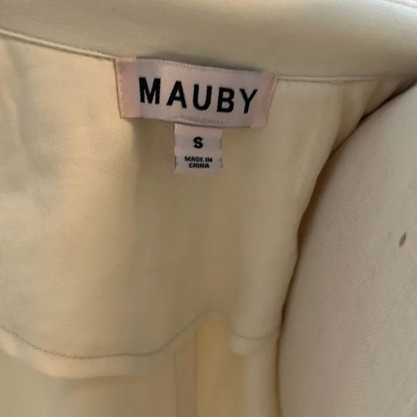 MAUBY Trench Coat In Off White - Image 12