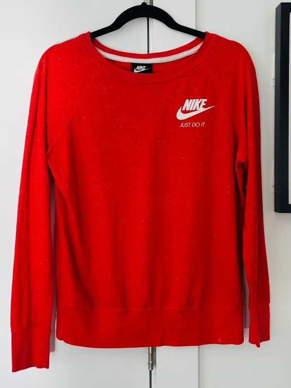 Women's Nike Raglan crewneck organic cotton in red size medium - Image 2
