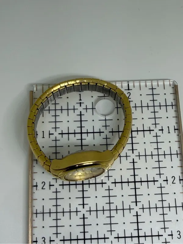 Vintage Carriage by Timex Gold Tone Oval Quartz Watch Stretch Band size 4” - Image 4