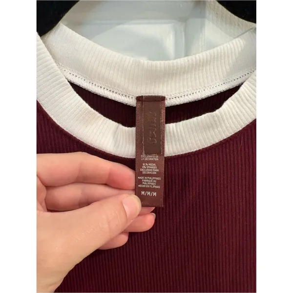 SKIMS Soft Lounge Wine Ribbed Long-Sleeve Ringer Cropped Crew White Neck Trim - Image 4