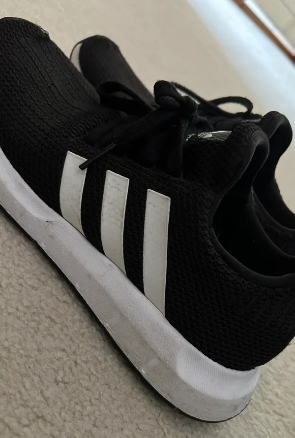 Adidas Tennis Shoes - Image 3