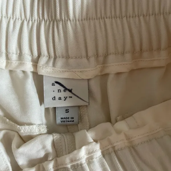 A new day women’s cargo pants elastic waist size S - Image 4