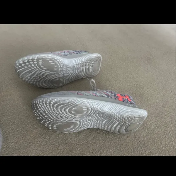 Under Armour Flow Velocity Running Shoes Women’s 7 - Image 4