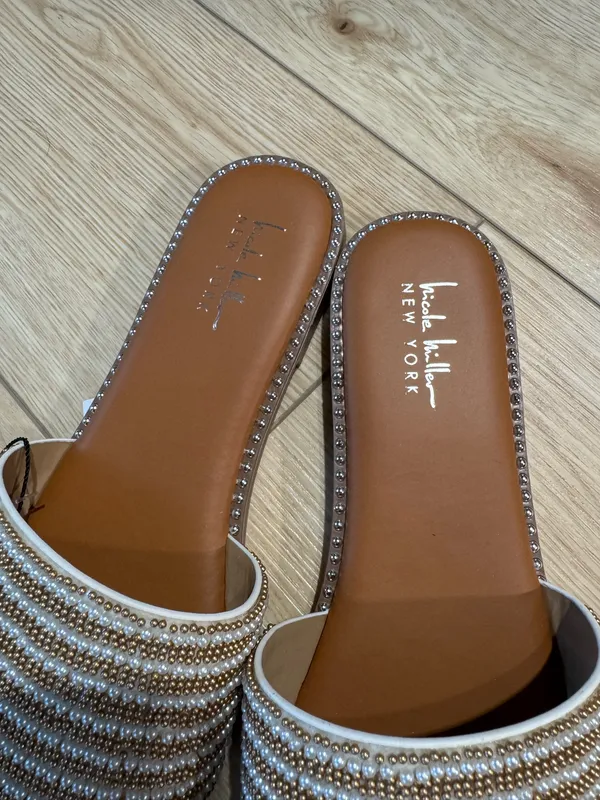 Nicole Miller Beaded Slip On Sandals 8.5 - Image 4