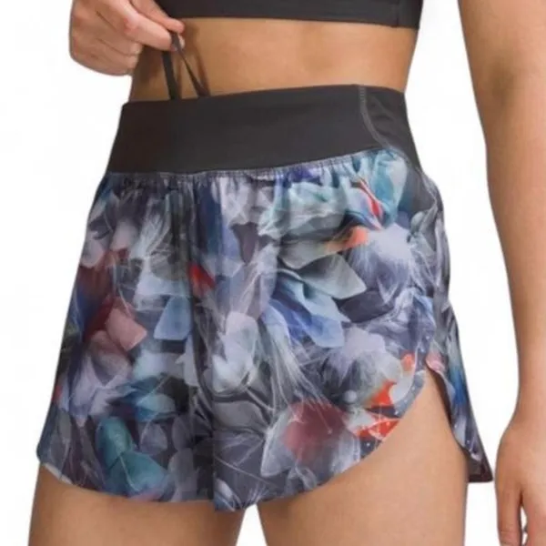 Lululemon Fast and Free Reflective High-Rise Classic-Fit floral Short 3" - Image 5