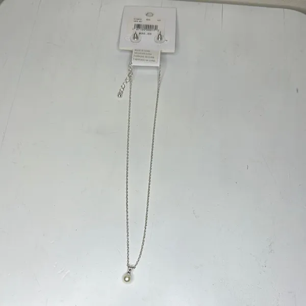 David's Bridal Pearl Necklace and Earrings Set - Image 8