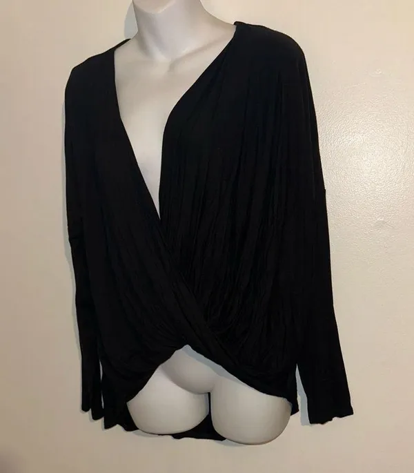 21Saints long sleeve high-low V-neck long sleeve shirt in black new size large - Image 15